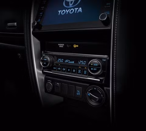 Cận cảnh Toyota Fortuner GR Sport 2021 vừa ra mắt, giá 57.000 USD
