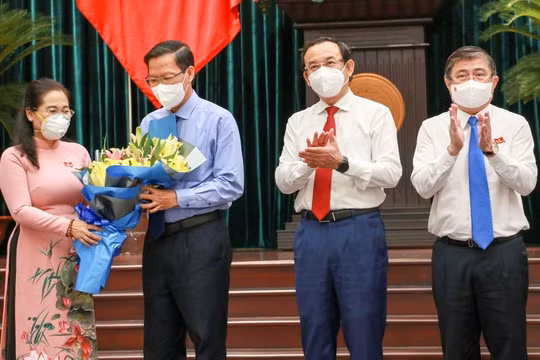 Tân Chủ tịch TP.HCM Phan Văn Mãi: Tập trung cải thiện tình hình, tiến đến kiểm soát dịch COVID-19