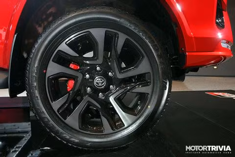 Cận cảnh Toyota Fortuner GR Sport 2021 vừa ra mắt, giá 57.000 USD
