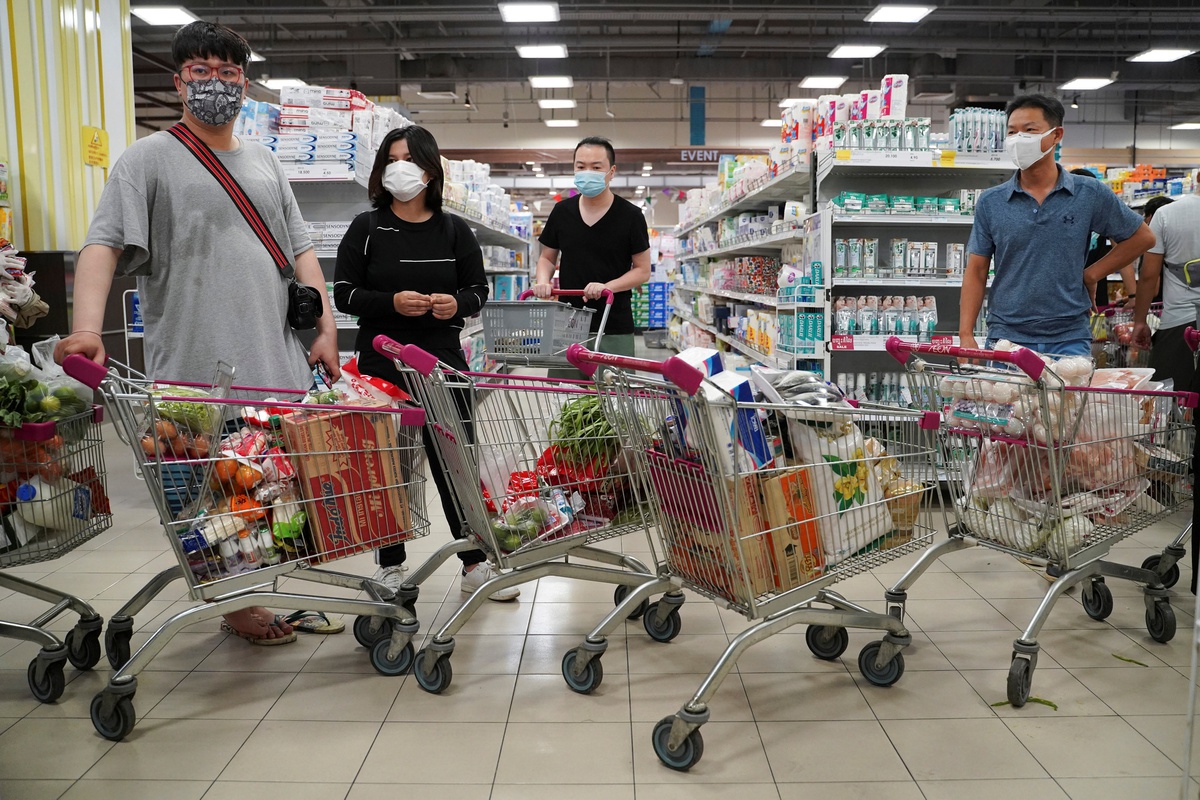 Dân Phnom Penh đổ xô tích trữ thực phẩm trước giờ phong tỏa thủ đô