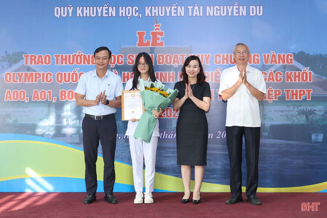 Quỹ Khuyến học, khuyến tài Nguyễn Du trao thưởng cho 96 học sinh