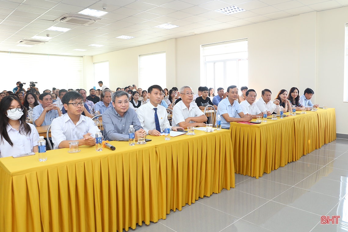 Quỹ Khuyến học, khuyến tài Nguyễn Du trao thưởng cho 96 học sinh
