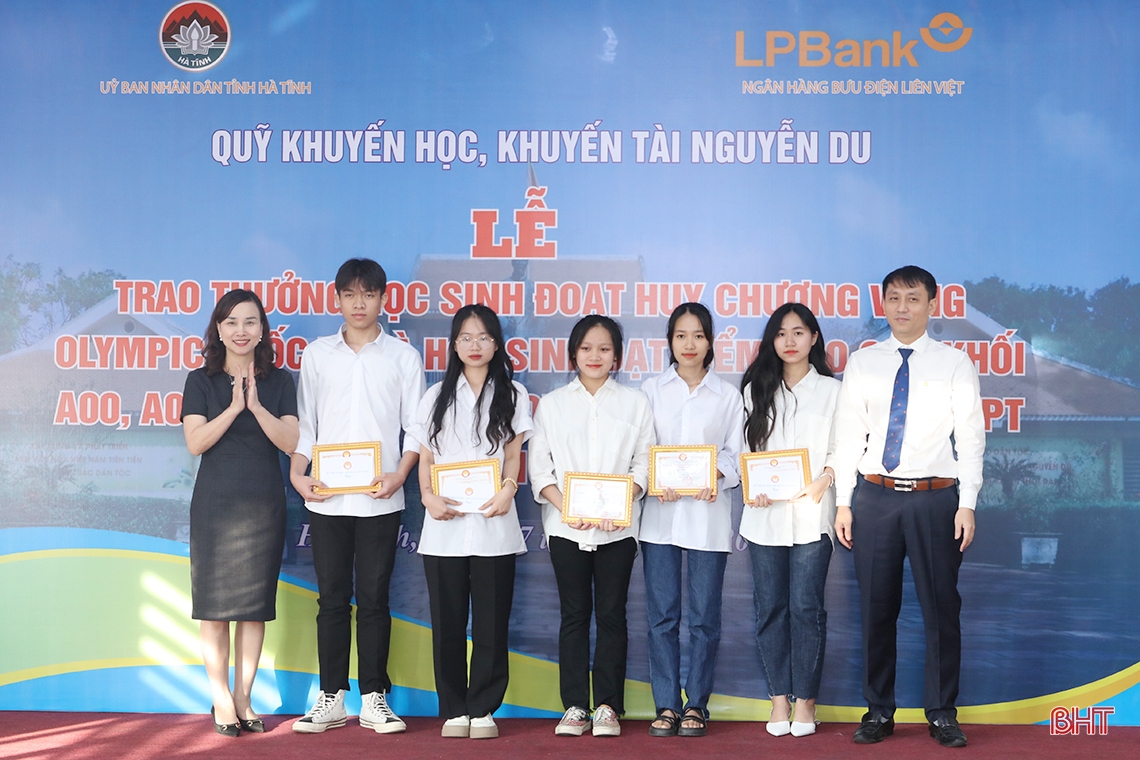 Quỹ Khuyến học, khuyến tài Nguyễn Du trao thưởng cho 96 học sinh