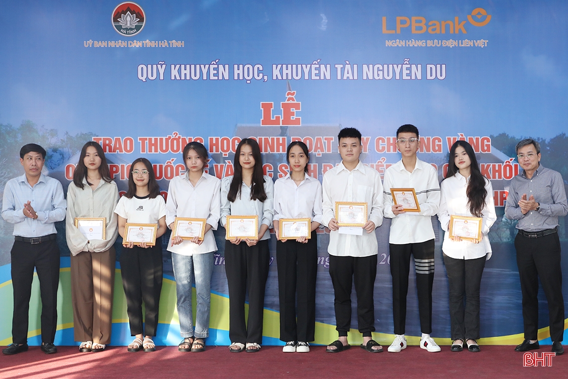 Quỹ Khuyến học, khuyến tài Nguyễn Du trao thưởng cho 96 học sinh