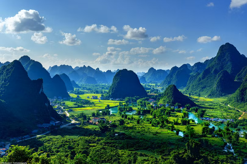Vẻ đẹp đất và người Việt Nam trên báo Anh