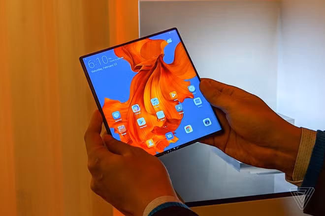 Ảnh thực tế Huawei Mate X - màn hình gập, 3 camera, hỗ trợ 5G