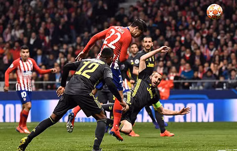 Atletico giành lợi thế lớn trước trận lượt về, Man City nhận bàn thua gây tranh cãi vì VAR