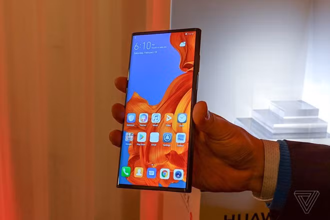 Ảnh thực tế Huawei Mate X - màn hình gập, 3 camera, hỗ trợ 5G