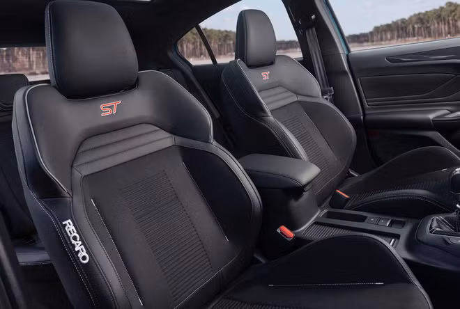 Ford Focus ST 2019 bất ngờ trình diện