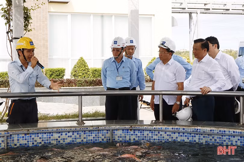 Bộ trưởng Tài chính Đinh Tiến Dũng tham quan KKT Vũng Áng