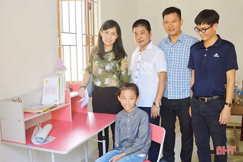 Báo Hà Tĩnh cùng nhà tài trợ bàn giao nhà nhân ái cho phụ nữ nghèo đơn thân