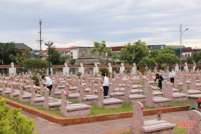 Lãnh đạo tỉnh Hà Tĩnh dâng hương tại các địa chỉ đỏ 