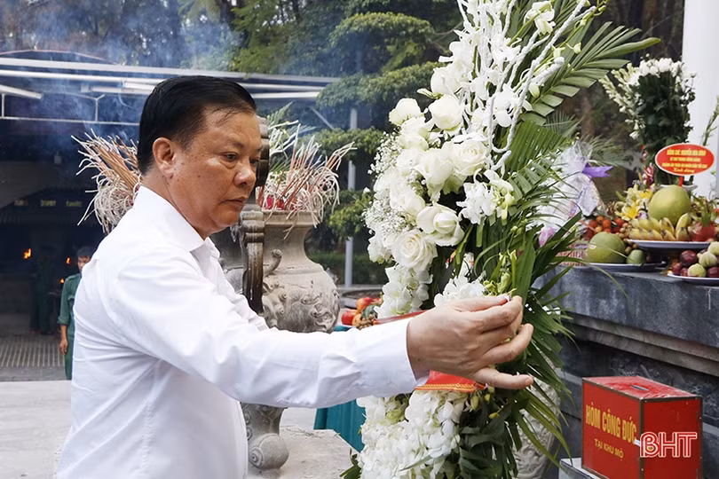 Bộ trưởng Tài chính Đinh Tiến Dũng tham quan KKT Vũng Áng