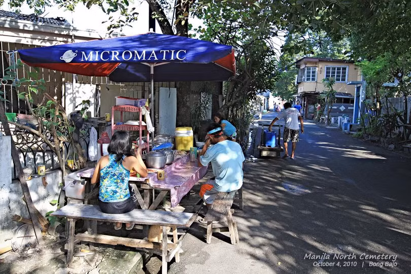 Sống cùng người chết ở nghĩa trang nhà giàu