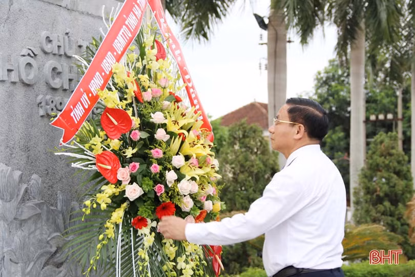 Lãnh đạo tỉnh Hà Tĩnh dâng hương tại các địa chỉ đỏ 