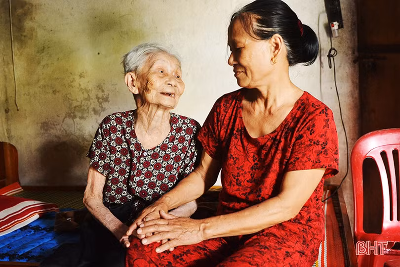 “Ghi khắc trong lòng hình dáng mẹ ngồi trông”