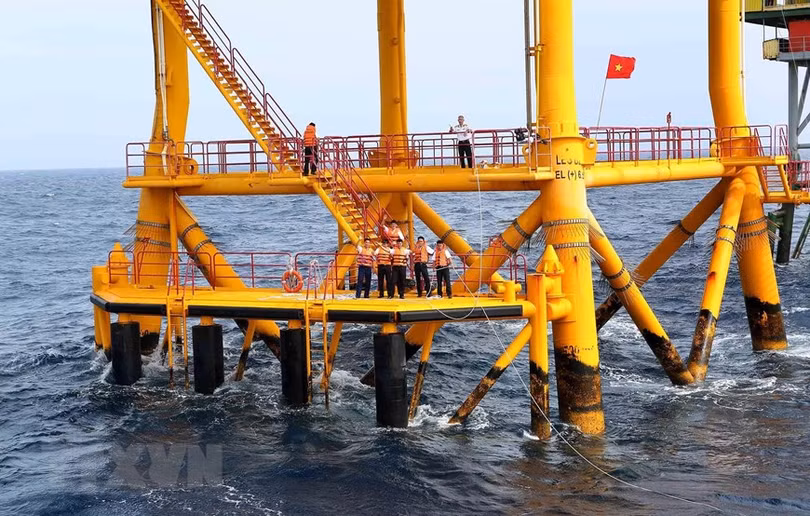 Hình ảnh nhà giàn DK1 vững vàng nơi đầu sóng ngọn gió