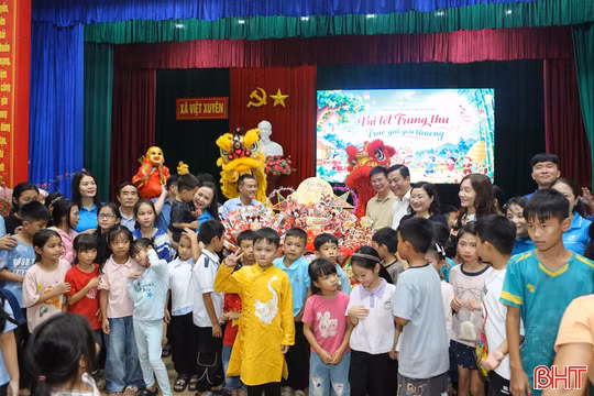 “Vui Tết Trung thu - Trao gửi yêu thương"