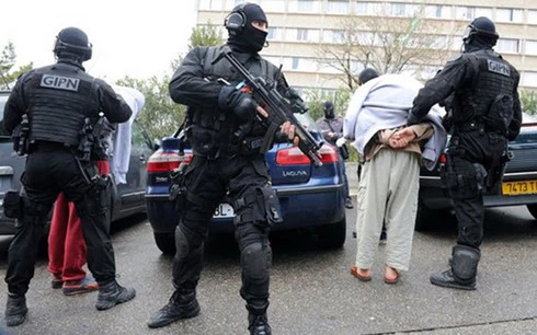 phap bat giu nam thanh nien am muu tan cong khung bo