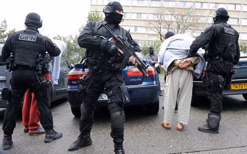 phap bat giu nam thanh nien am muu tan cong khung bo