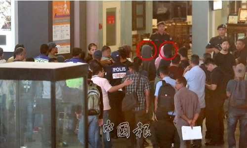 the gioi ngay qua dua 2 nghi pham sat hai kim jong nam den san bay phuc dung hien truong