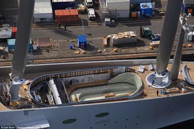 ngam du thuyen 9900 ty dong cua ty phu nga lan dau lo dien