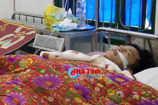 bat doi tuong dam 2 thanh nien thung bung roi bo tron