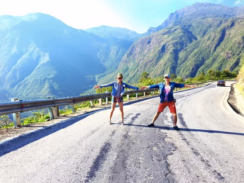 Sa Pa (Lào Cai) từ lâu đã được mệnh danh là điểm đến của tình yêu, được các cặp đôi yêu thích. Với vẻ đẹp lãng mạn, mơ màng trong những làn sương bồng bềnh, cùng không khí trong lành, mát mẻ, đây trở thành điểm đến thú vị cho các cặp đôi tận hưởng những giây phút lãng mạn của tình yêu. Ảnh: Zen Nguyễn. nhung diem check in tuyet dep cho ban tre luu giu tinh yeu