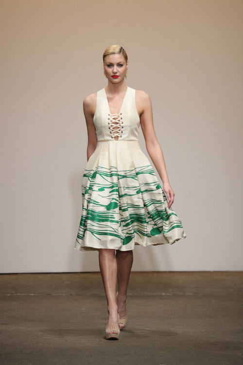 nha thiet ke viet trinh dien tai new york fashion week