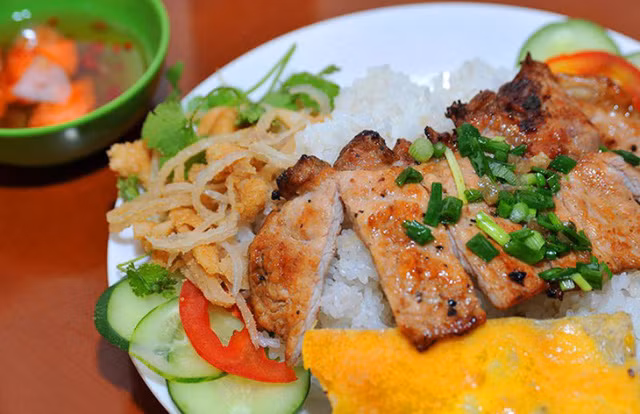 8 mon com nuc tieng cua nguoi viet