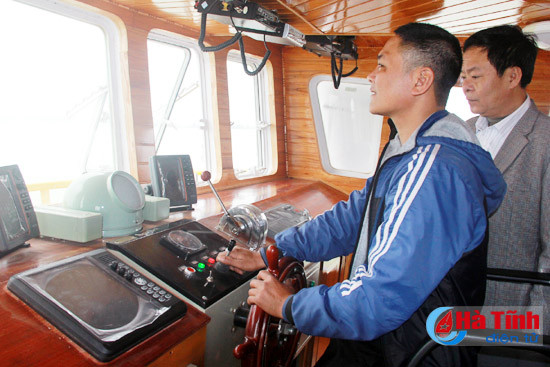 ha thuy tau vo thep thu 6 o ha tinh tri gia gan 14 ty dong