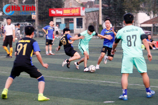 16 doi du giai bong da nam thanh nien ha tinh nam 2017