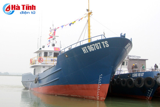 ha thuy tau vo thep thu 6 o ha tinh tri gia gan 14 ty dong