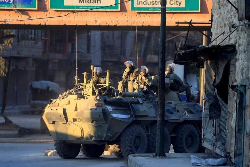 photo binh si nga tuan tra tren duong pho aleppo