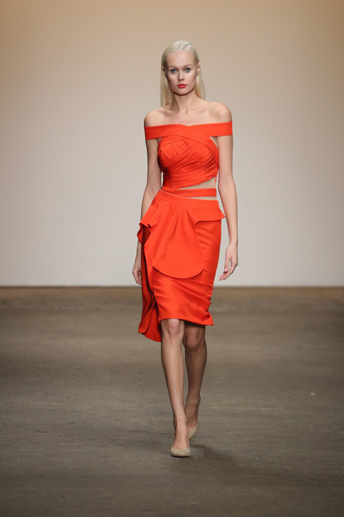 nha thiet ke viet trinh dien tai new york fashion week