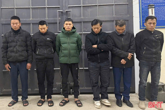 Tụ tập đánh bạc sau đám cưới, 6 đối tượng bị khởi tố