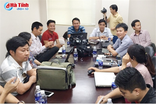 Đông đảo phóng viên tham dự buổi họp báo dai dien formosa xin loi vi phat ngon gay hieu nham