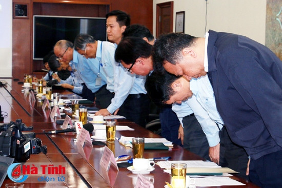 Đại diện lãnh đạo FHS gửi lời xin lỗi chân thành nhất đến toàn thể người dân Việt Nam vì những phát biểu của ông Chu Xuân Phàm gây bức xúc trong xã hội, ảnh hưởng nghiêm trọng đến mối quan hệ và tình hình công ty dai dien formosa xin loi vi phat ngon gay hieu nham