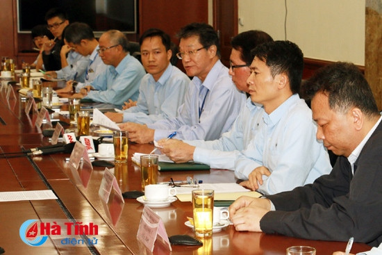 Đại diện FHS trả lời các câu hỏi của phóng viên dai dien formosa xin loi vi phat ngon gay hieu nham