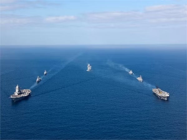 Hải quân Ấn Độ là lực lượng sở hữu tàu sân bay sớm nhất ở châu Á kể từ khi Thế chiến II kết thúc. Hiện tại, Ấn Độ đang sở hữu 2 tàu sân bay, trong đó có một hàng không mẫu hạm hạng nhẹ và một hạng trung.