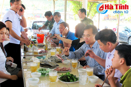 ky xuan ngu dan ra khoi du khach do ve