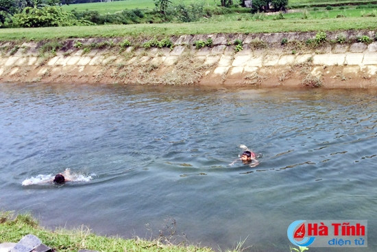 rung minh tre tam kenh mua nang