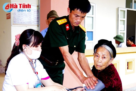 Đoàn thăm khám sức khỏe cho người dân trên địa bàn