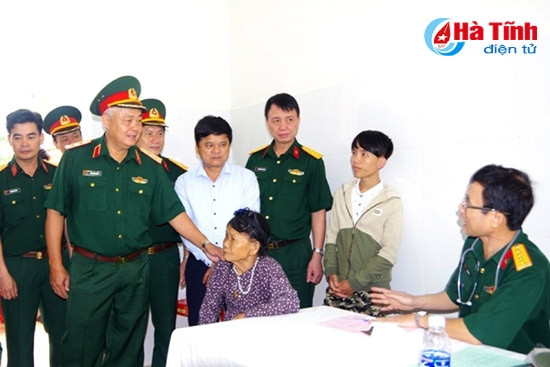 Đoàn thăm khám sức khỏe cho người dân trên địa bàn