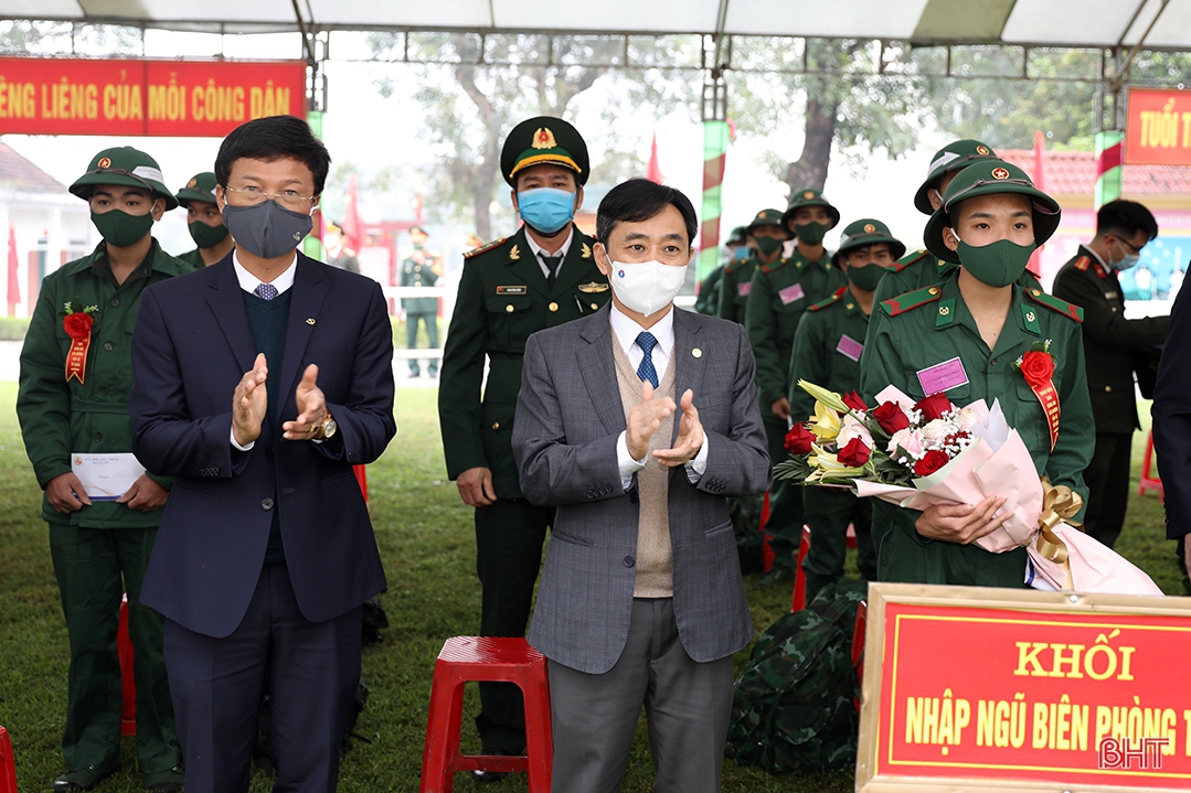 Phó Bí thư Thường trực Tỉnh ủy Trần Thế Dũng dự ngày hội tòng quân ở TX Kỳ Anh