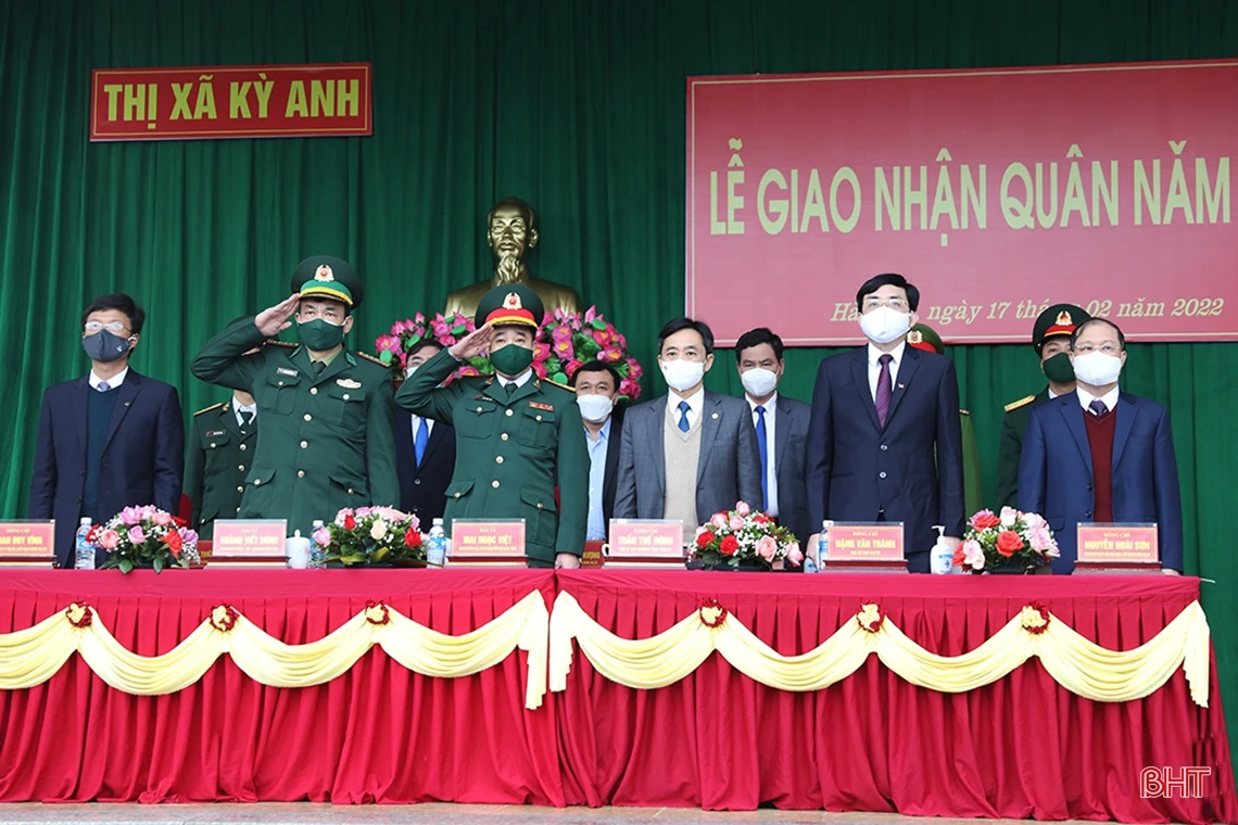 Phó Bí thư Thường trực Tỉnh ủy Trần Thế Dũng dự ngày hội tòng quân ở TX Kỳ Anh