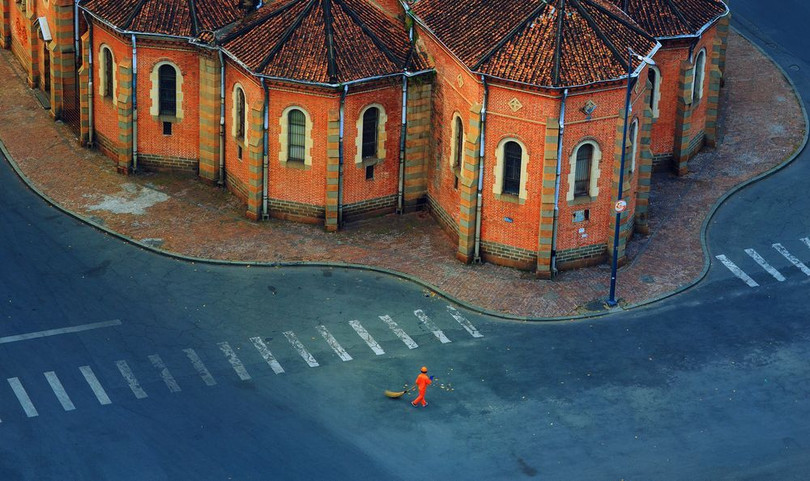 Bức ảnh cụ bà Việt Nam làm nón lá nổi bật trên National Geographic