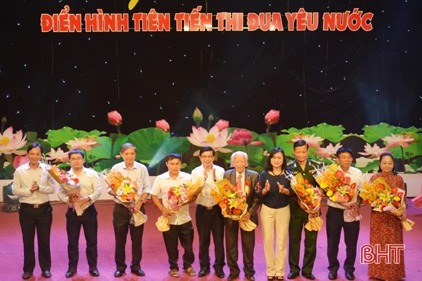 Giao lưu điển hình tiên tiến thi đua yêu nước tại Hà Tĩnh