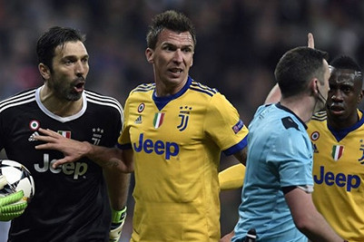 Argentina huỷ giao hữu vì Messi. Lichtsteiner ra mắt Arsenal. Buffon bị treo giò 3 trận ảnh 4 Argentina huỷ giao hữu vì Messi. Lichtsteiner ra mắt Arsenal. Buffon bị treo giò 3 trận