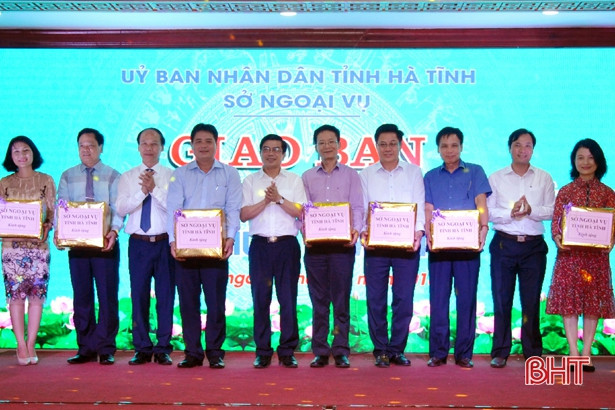 Ngành Ngoại vụ các tỉnh miền Trung giao ban, trao đổi kinh nghiệm